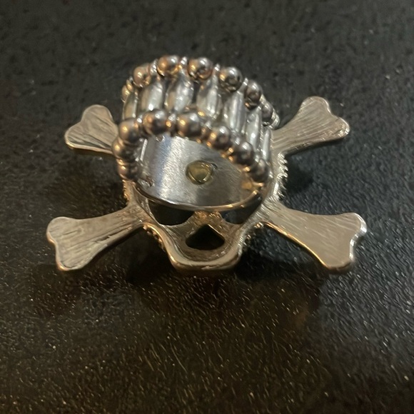 Metal skull and crossbones ring elastic stretch band - Picture 5 of 9